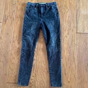 GAP Women's Skinny Jeans in Washed Charcoal Black